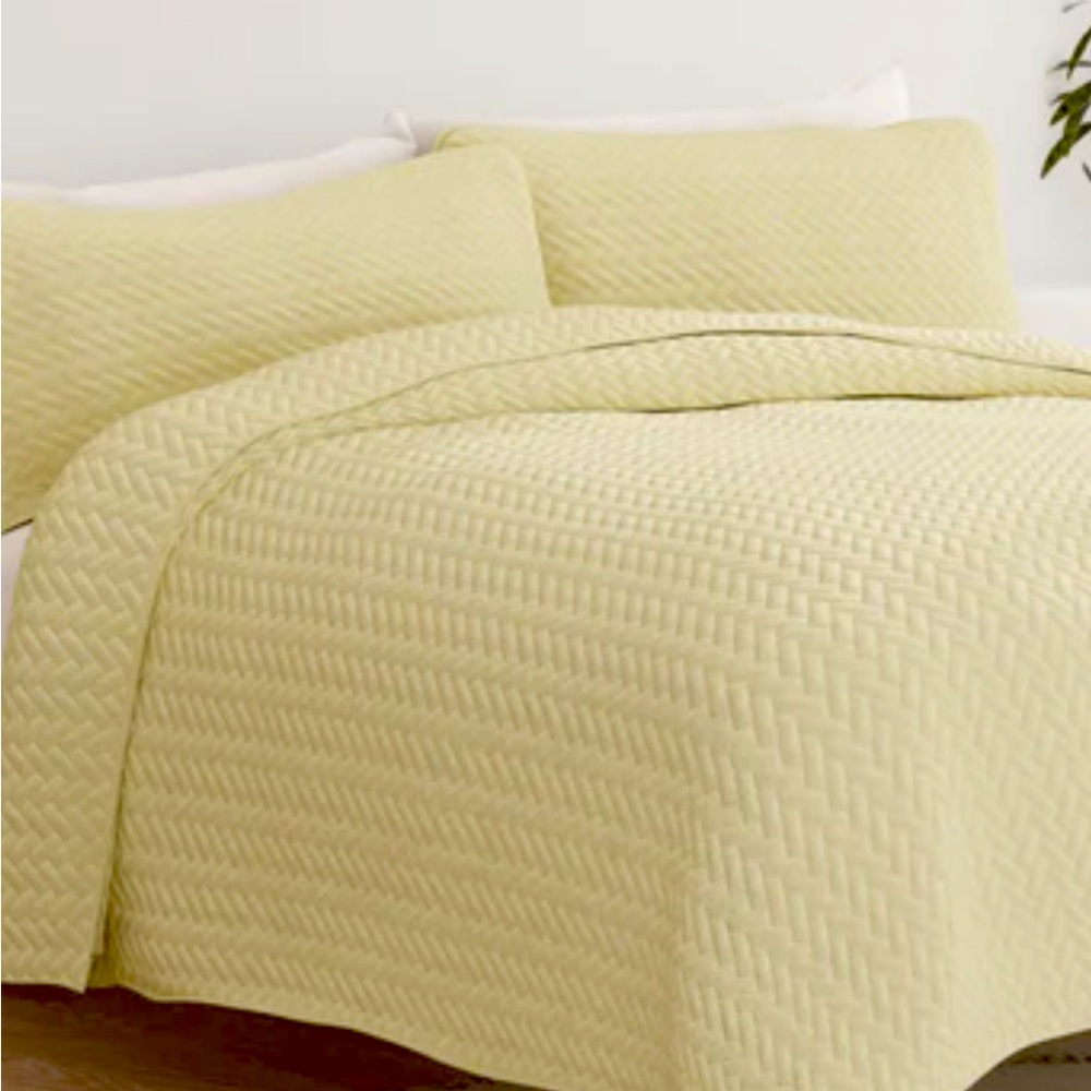 Linen and hutch, herringbone pattern quilt sham set- king